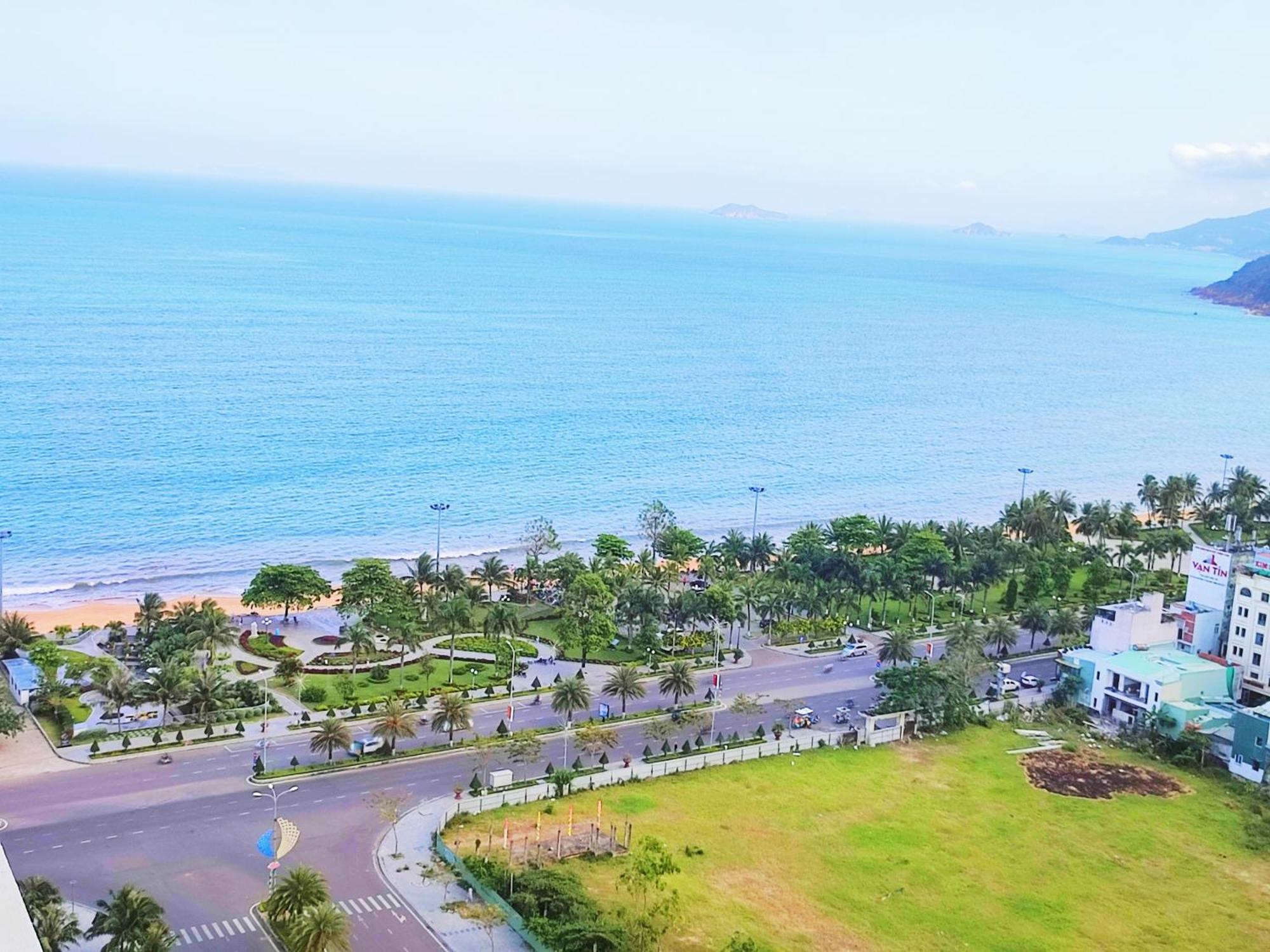 Flc Sea Tower Quy Nhon Ban Cong, Bon Tam, Ho Boi Co Phi, Sat Bien Luaran gambar
