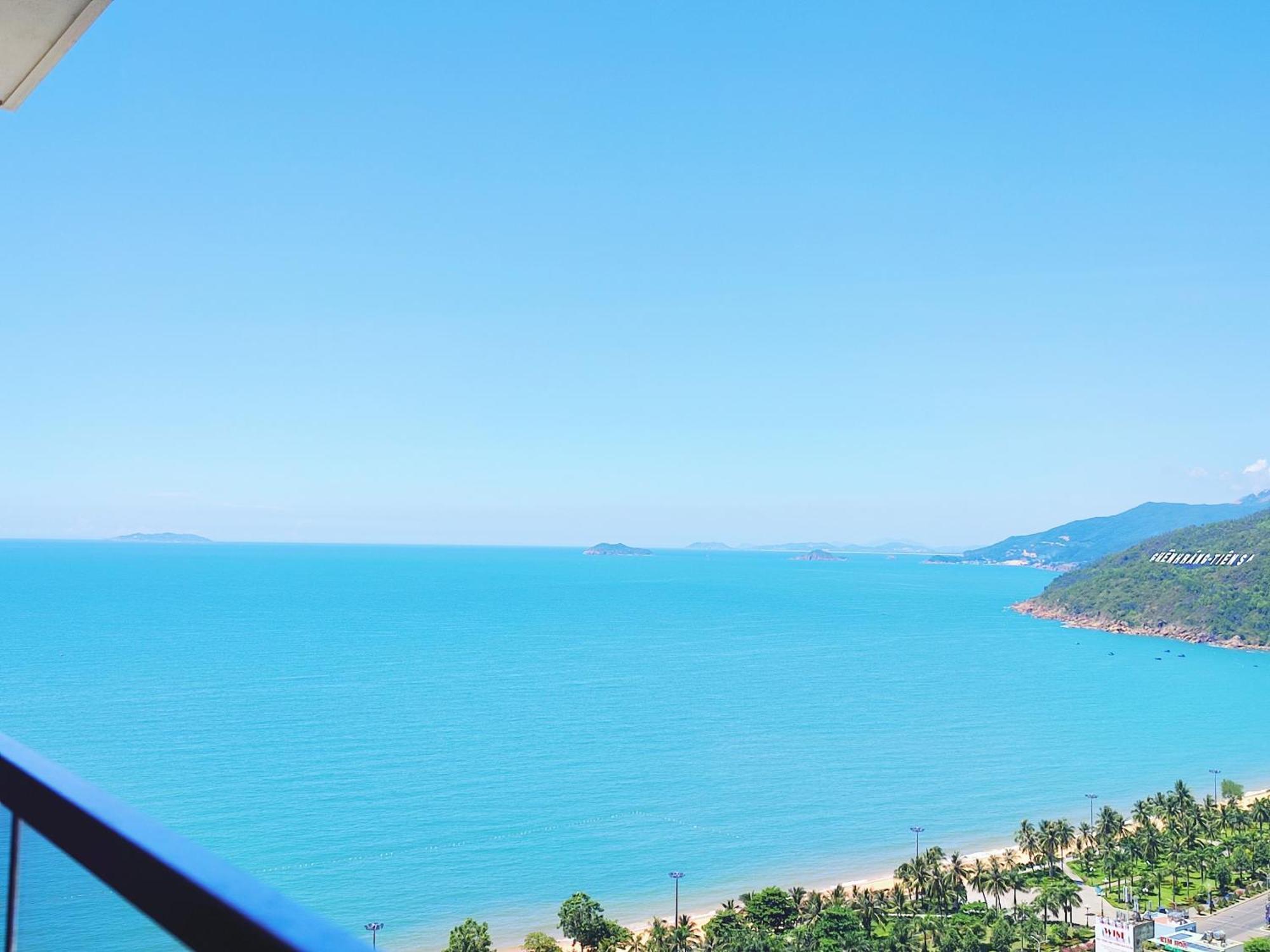 Flc Sea Tower Quy Nhon Ban Cong, Bon Tam, Ho Boi Co Phi, Sat Bien Luaran gambar