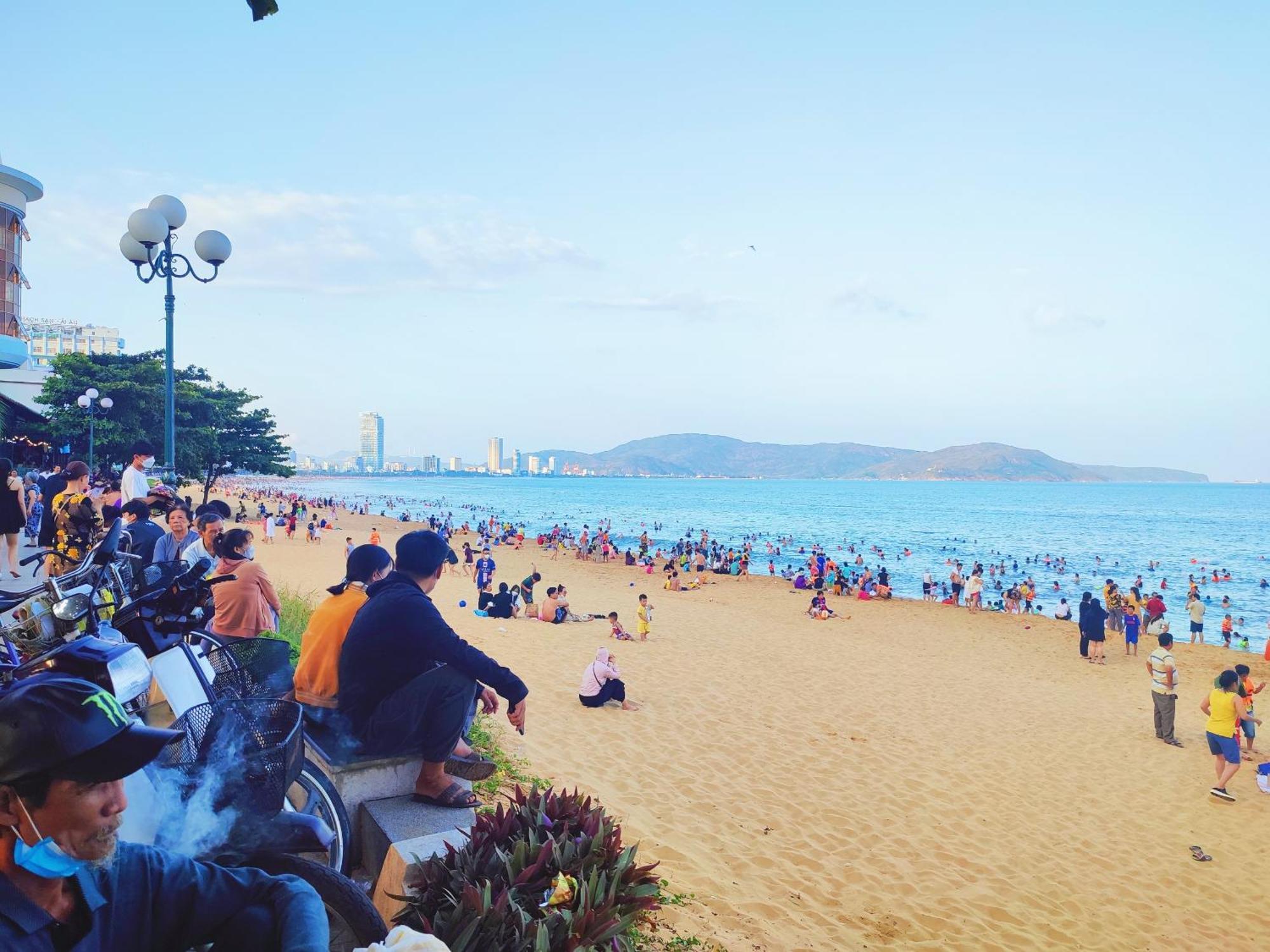Flc Sea Tower Quy Nhon Ban Cong, Bon Tam, Ho Boi Co Phi, Sat Bien Luaran gambar