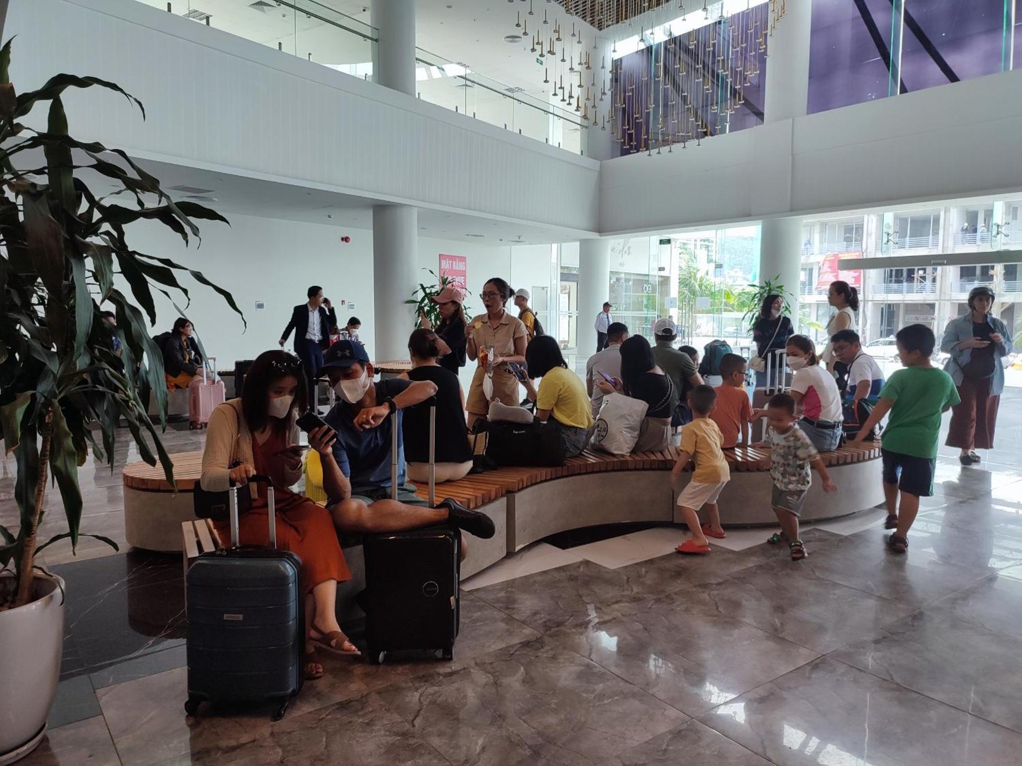 Flc Sea Tower Quy Nhon Ban Cong, Bon Tam, Ho Boi Co Phi, Sat Bien Luaran gambar