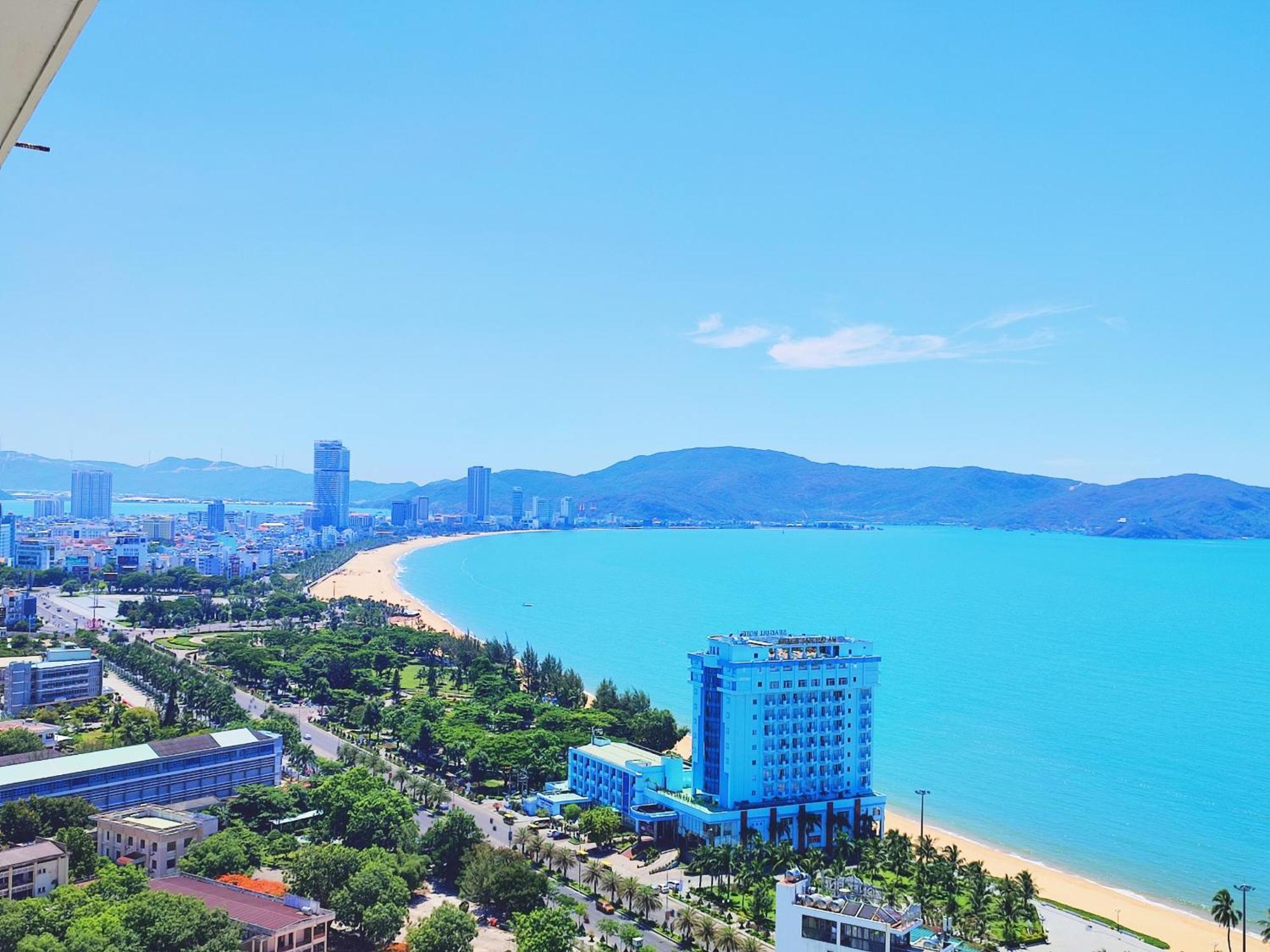 Flc Sea Tower Quy Nhon Ban Cong, Bon Tam, Ho Boi Co Phi, Sat Bien Luaran gambar